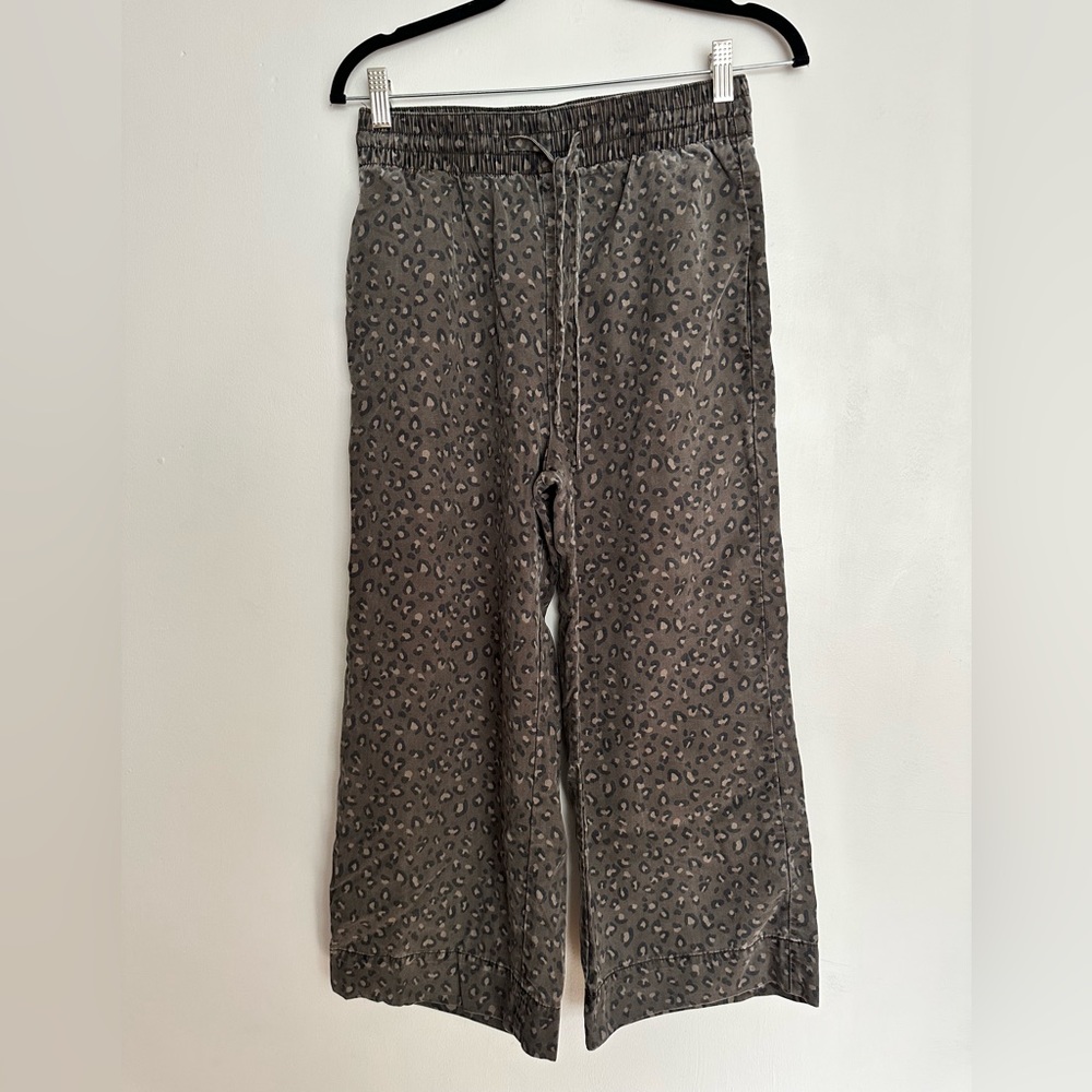 Abercrombie & Fitch Gray Leopard Print Pull On Pants